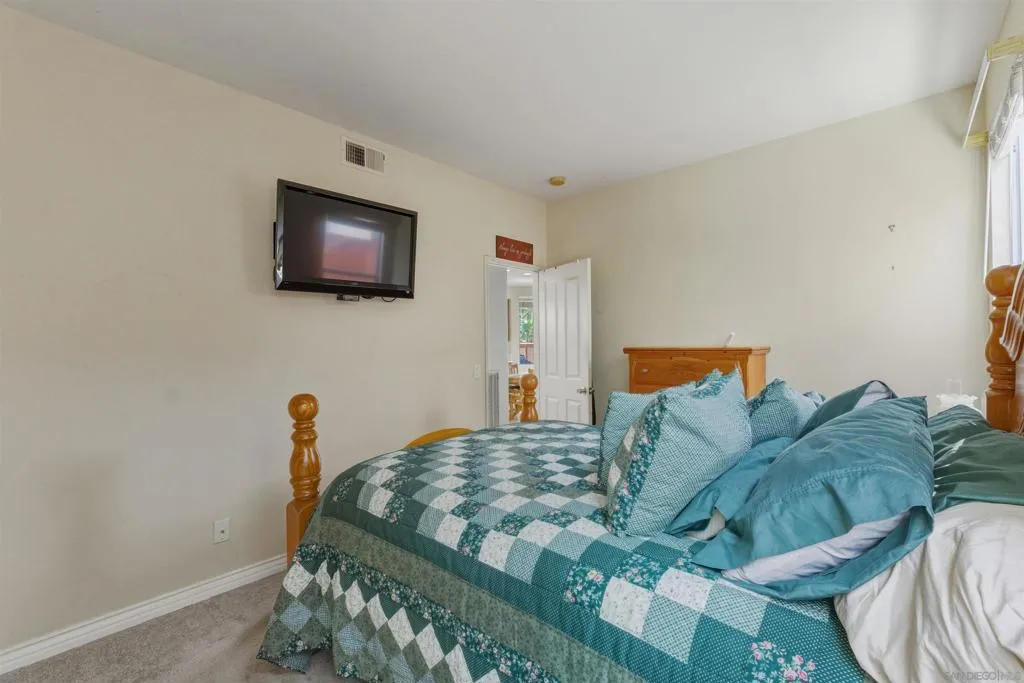 2466 Falcon Valley, Chula Vista, California 91914 home-pic-14