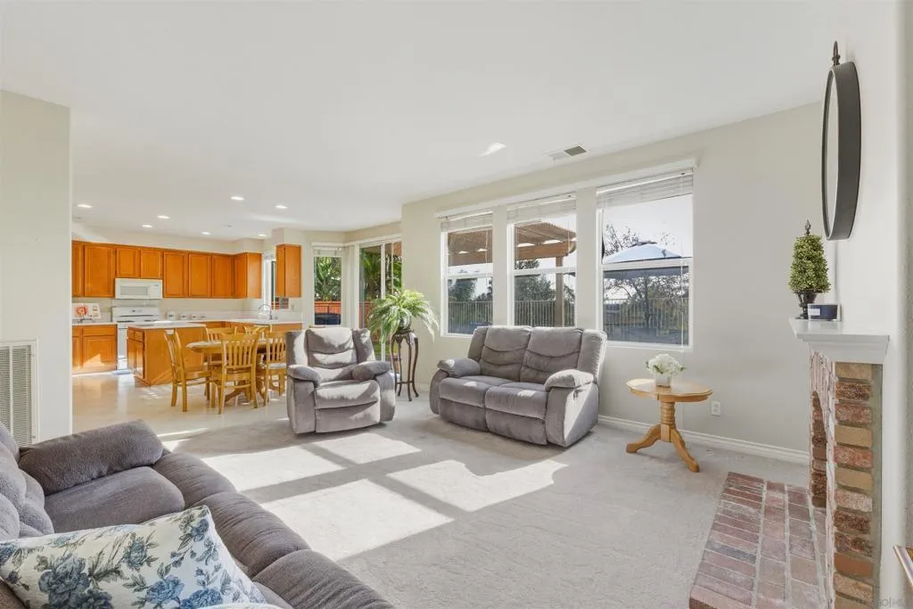 2466 Falcon Valley, Chula Vista, California 91914 home-pic-8
