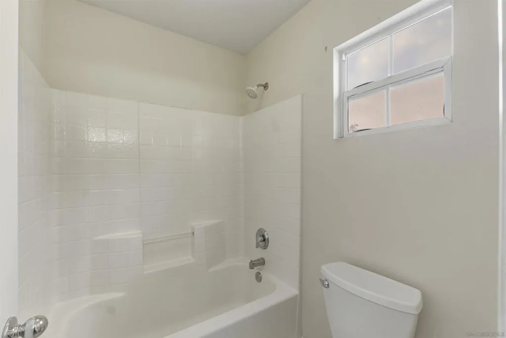 2466 Falcon Valley, Chula Vista, California 91914 home-pic-20