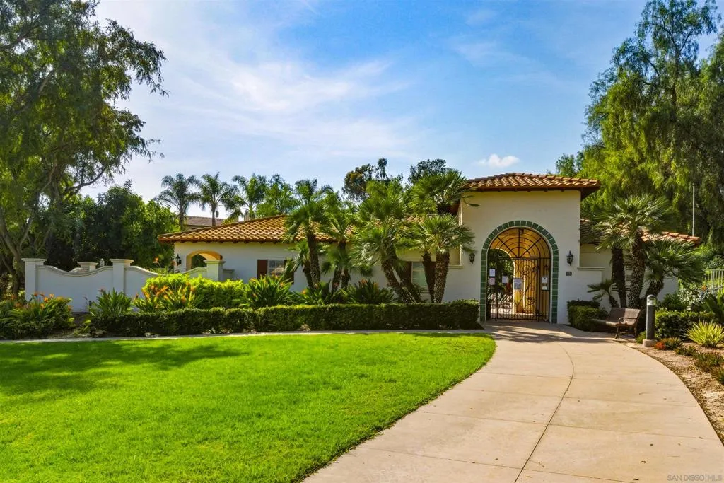 2466 Falcon Valley, Chula Vista, California 91914 home-pic-26