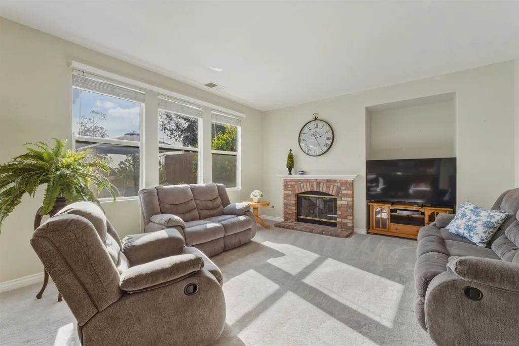 2466 Falcon Valley, Chula Vista, California 91914 home-pic-11