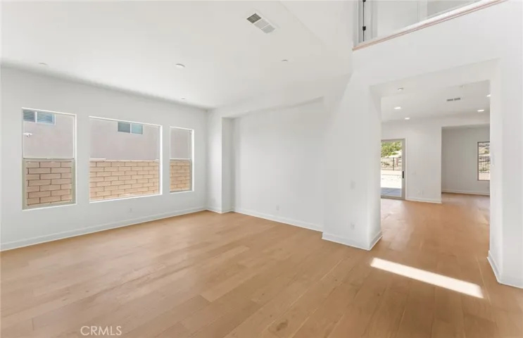 11838 Canoga Avenue, Chatsworth, California 91311