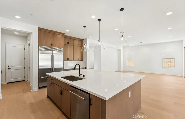 11838 Canoga Avenue, Chatsworth, California 91311