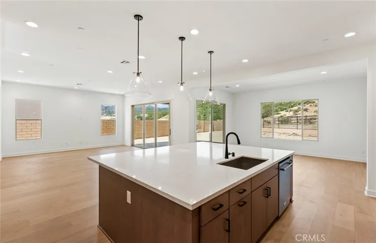 11838 Canoga Avenue, Chatsworth, California 91311