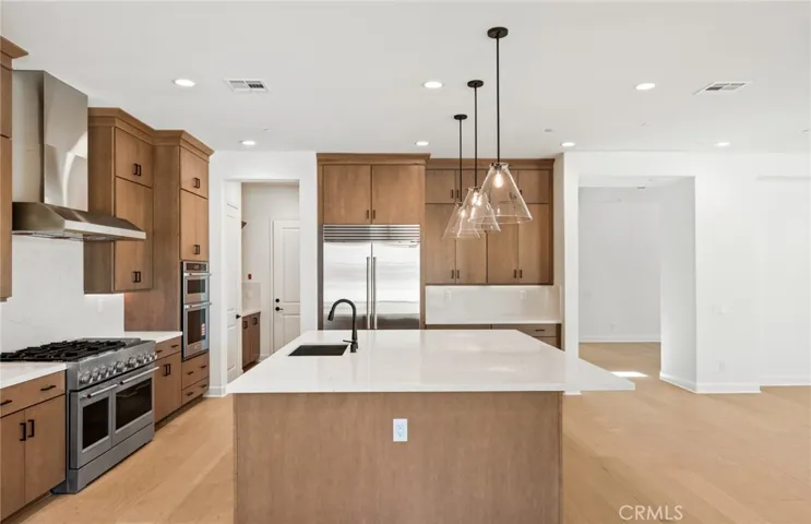11838 Canoga Avenue, Chatsworth, California 91311