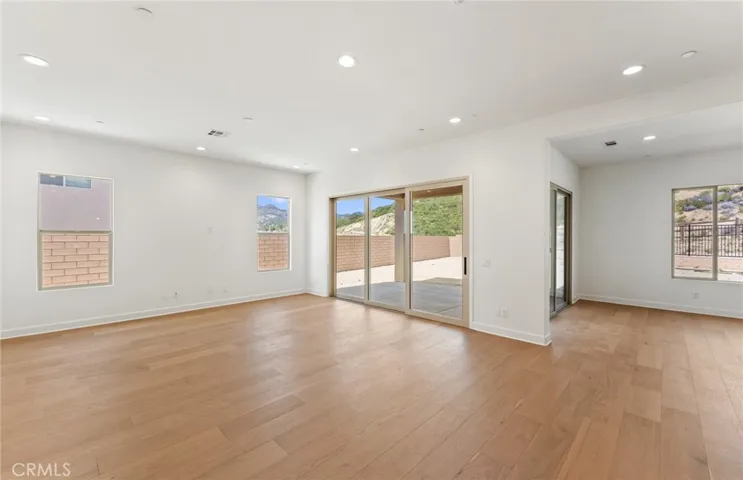 11838 Canoga Avenue, Chatsworth, California 91311