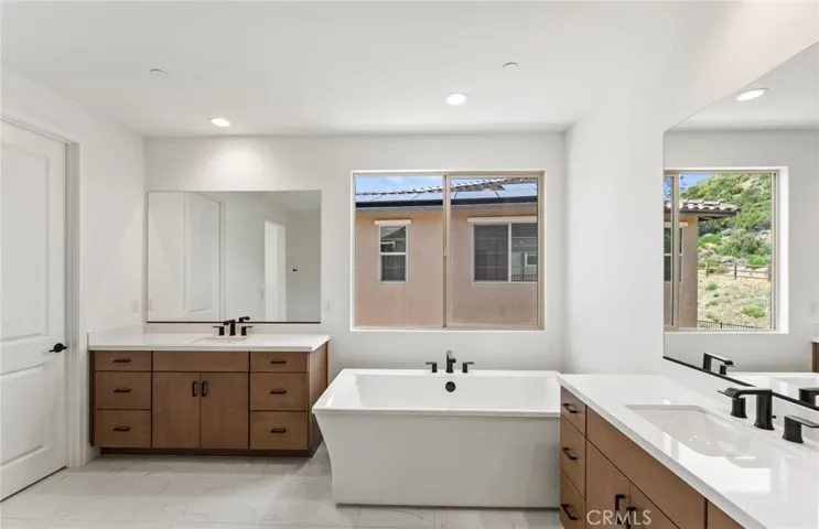 11838 Canoga Avenue, Chatsworth, California 91311