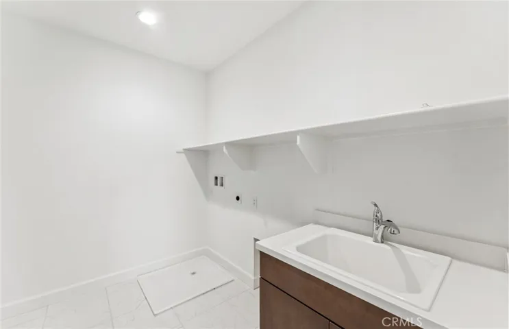 11838 Canoga Avenue, Chatsworth, California 91311