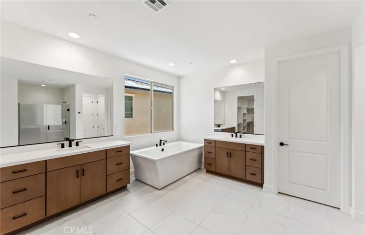 11838 Canoga Avenue, Chatsworth, California 91311