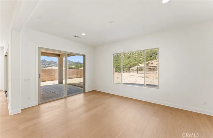 11838 Canoga Avenue, Chatsworth, California 91311
