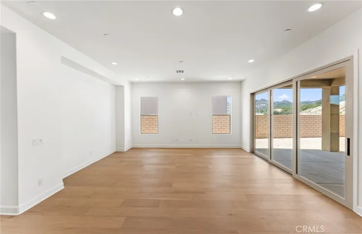 11838 Canoga Avenue, Chatsworth, California 91311