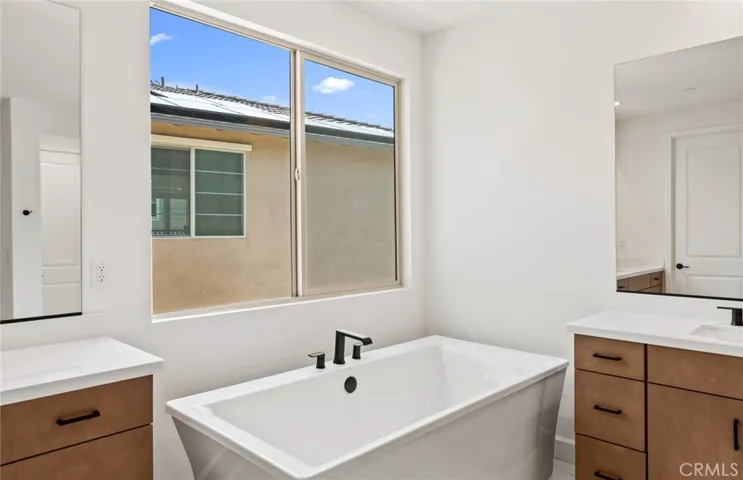 11838 Canoga Avenue, Chatsworth, California 91311