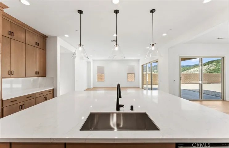 11838 Canoga Avenue, Chatsworth, California 91311