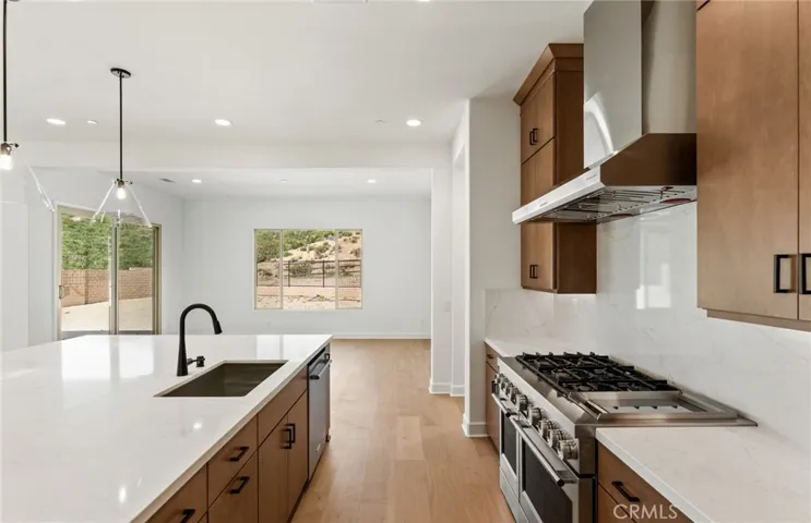 11838 Canoga Avenue, Chatsworth, California 91311