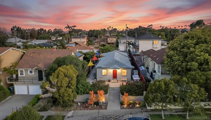 https://zimg.paragon.ice.com/ParagonImages/Property/PA/SDMLS/260003500/3/120/90/39f20863c9a94f01cd1d7cbdaf821397/3/d8c03dbdfe027934de9f90e651271ba5/260003500-36d77437-6512-4d99-9d19-22d20a470245.JPG