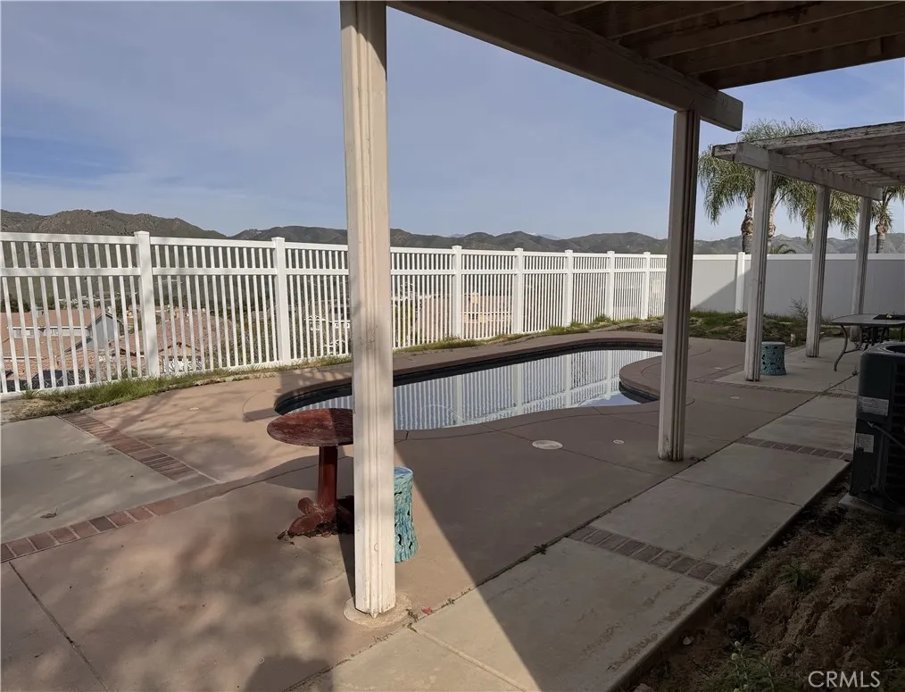 13698 Buckskin Trail Drive, Corona, California 92883 home-pic-2