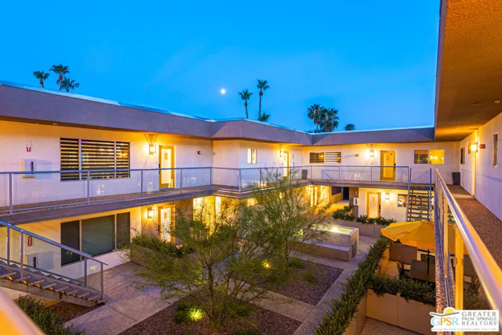 Courtyard - Querencia Palms