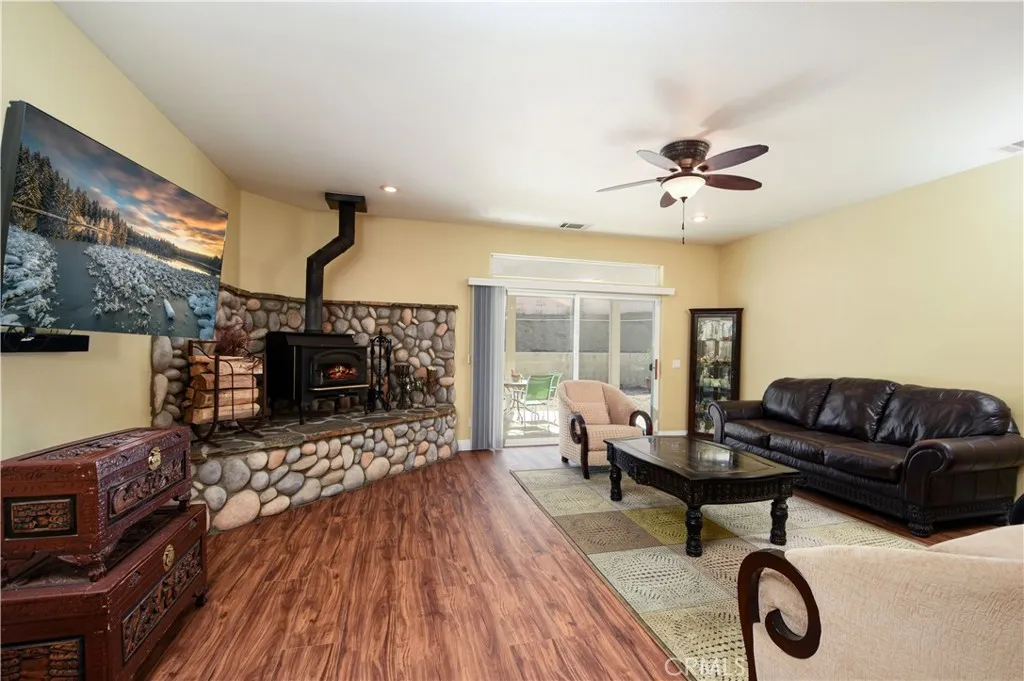 30938 Emperor, Canyon Lake, California 92587 home-pic-11