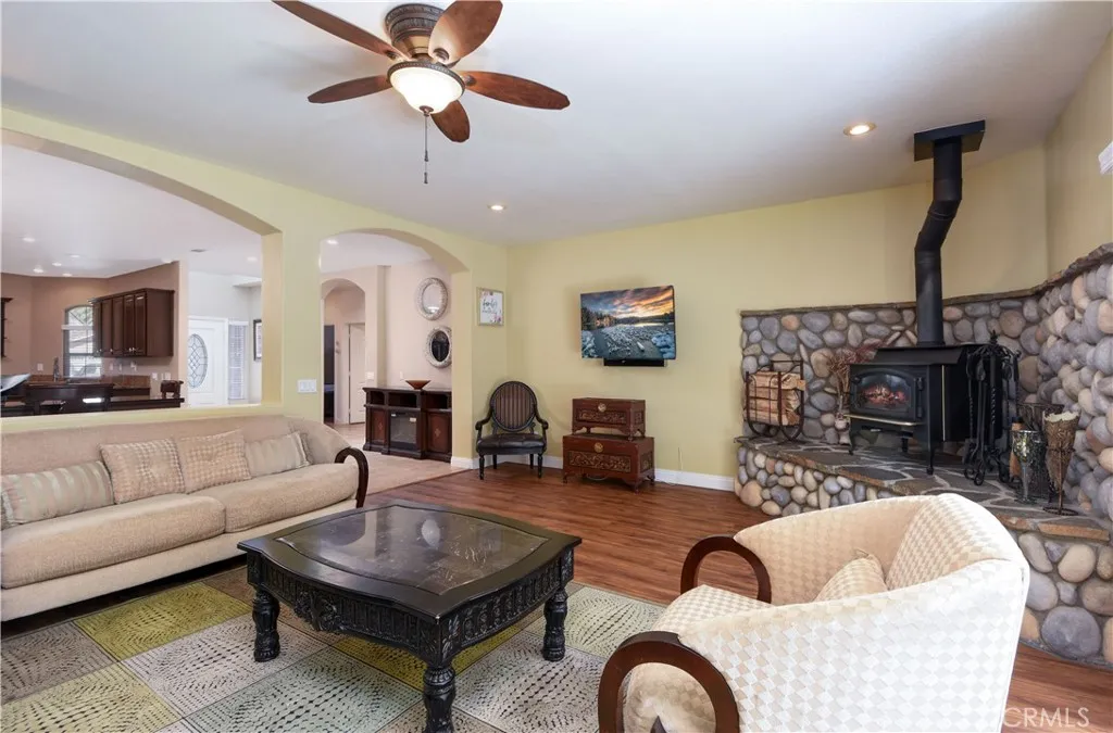 30938 Emperor, Canyon Lake, California 92587 home-pic-13