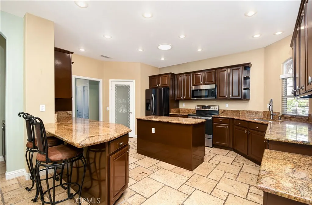30938 Emperor, Canyon Lake, California 92587 home-pic-3