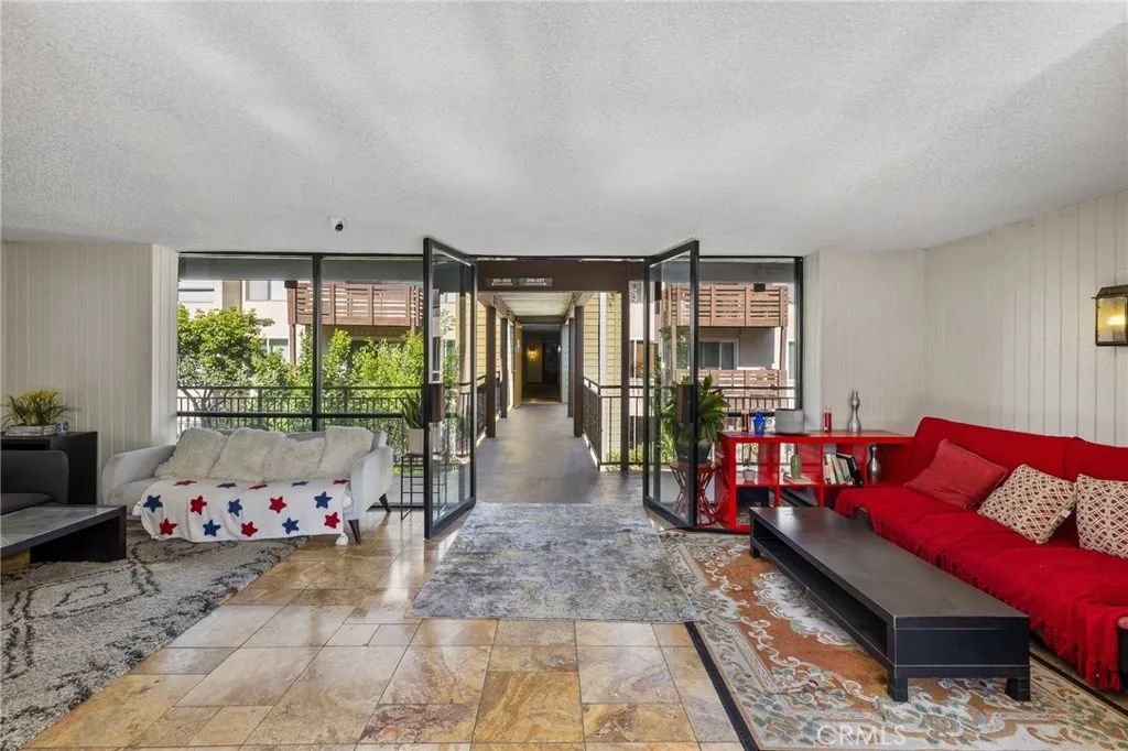 525 S Ardmore Avenue 257, Los Angeles, California 90020 home-pic-30