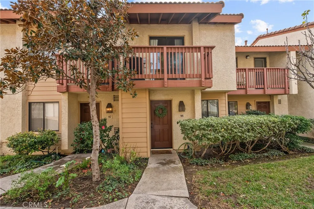 21551 Burbank 96, Woodland Hills, California 91367 home-pic-1