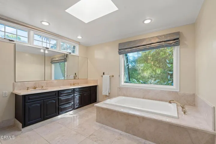 31-38-web-or-mls-1010-stoneridge-dr