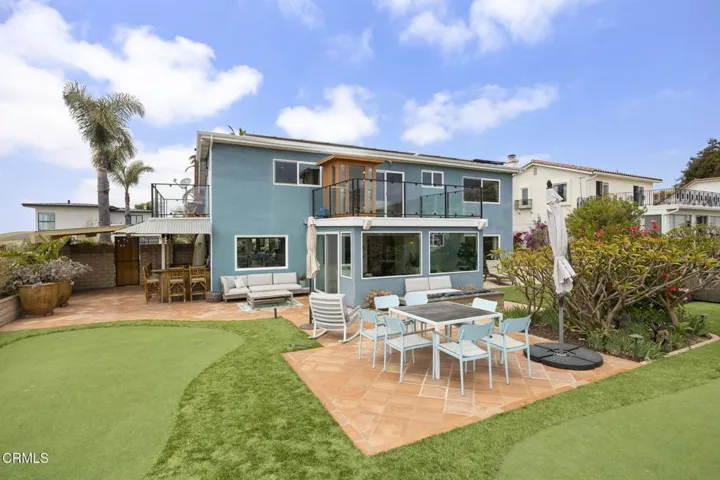 75-web-or-mls-UpmarketMedia_642Sky-71