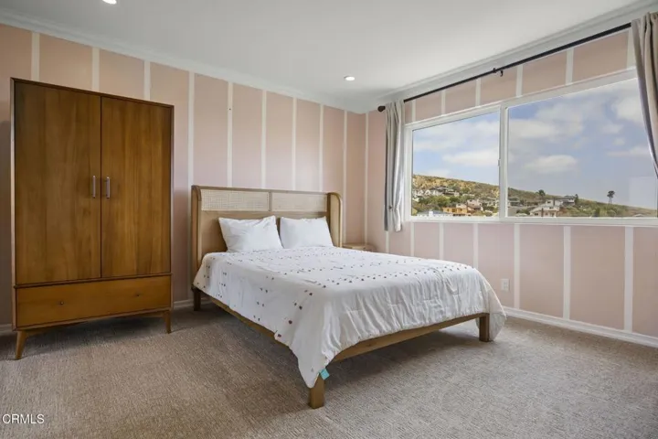 61-web-or-mls-UpmarketMedia_642Sky-99