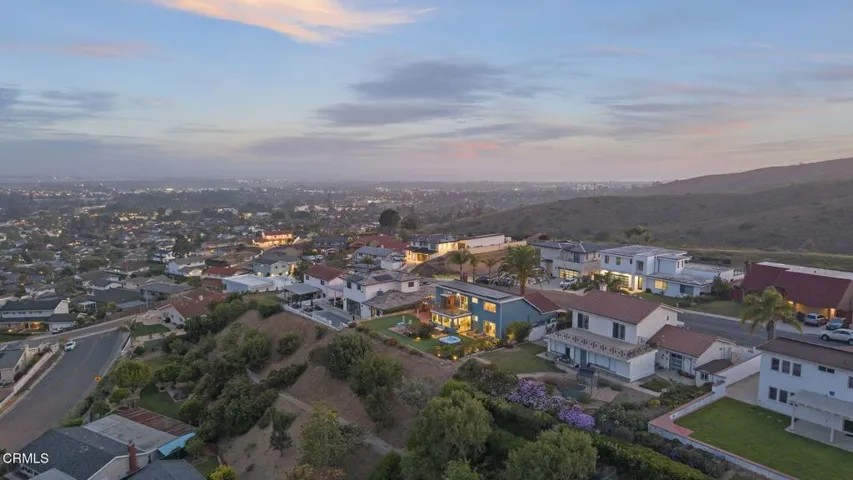 15-web-or-mls-UpmarketMedia-642Sky-twi90