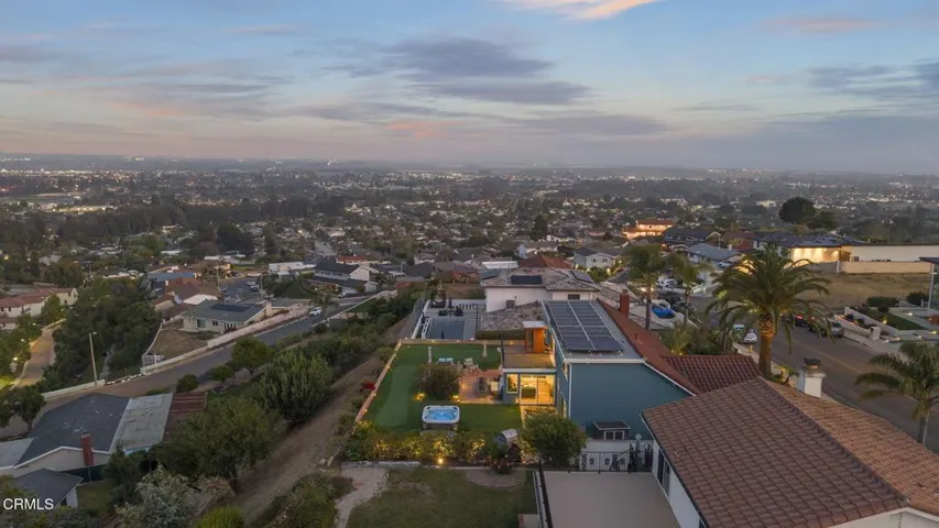 16-web-or-mls-UpmarketMedia-642Sky-twi90