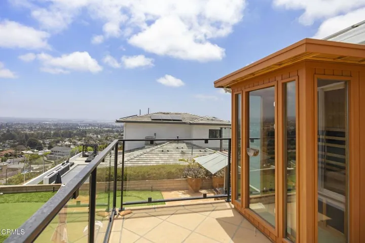 51-web-or-mls-UpmarketMedia_642Sky-125