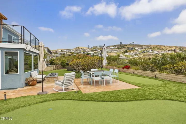 82-web-or-mls-UpmarketMedia_642Sky-93