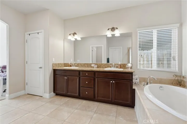 3725 W Clinton, Visalia, California 93291
