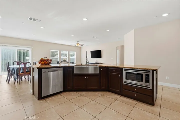 3725 W Clinton, Visalia, California 93291
