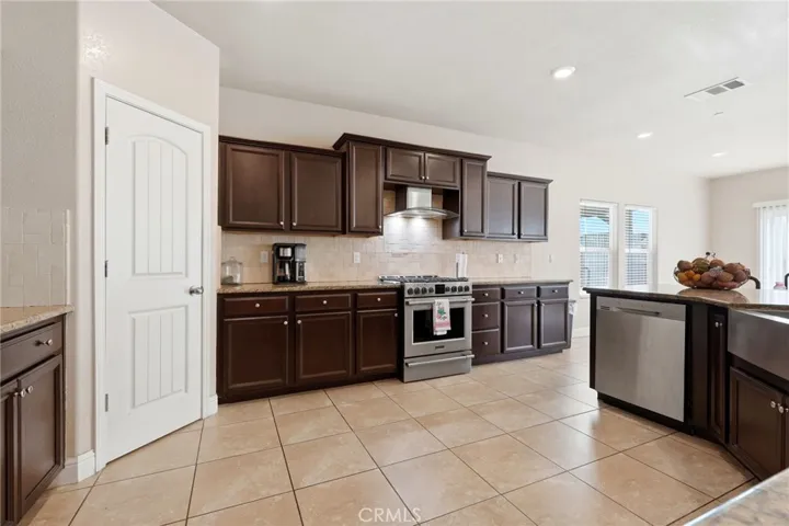 3725 W Clinton, Visalia, California 93291
