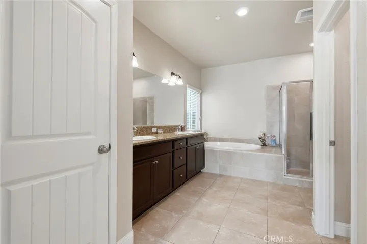 3725 W Clinton, Visalia, California 93291