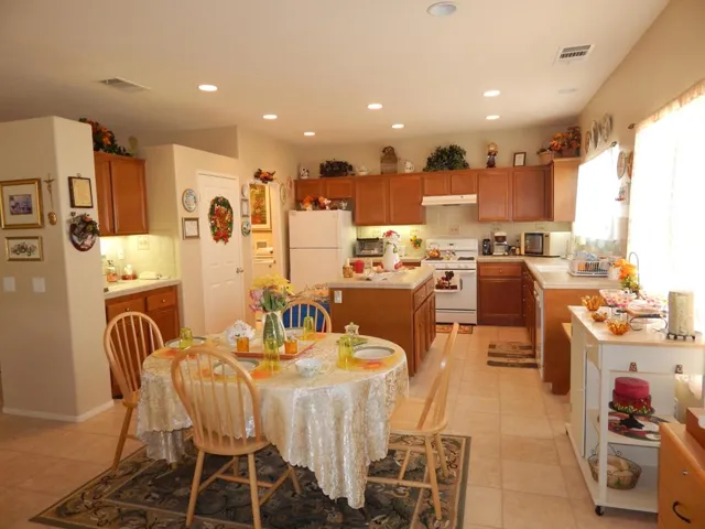 Kitchen & more dining