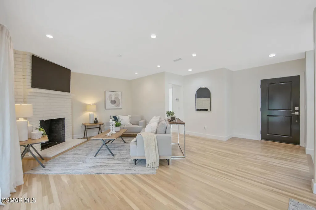 7055 Park Manor Avenue, North Hollywood, California 91605 home-pic-6