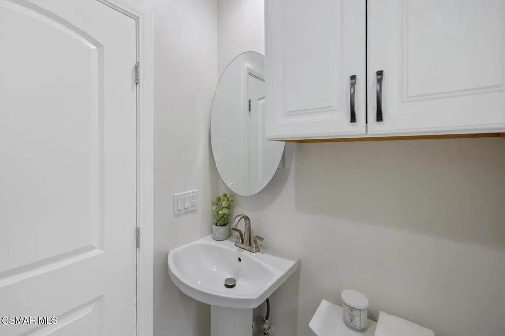 7055 Park Manor Avenue, North Hollywood, California 91605 home-pic-24