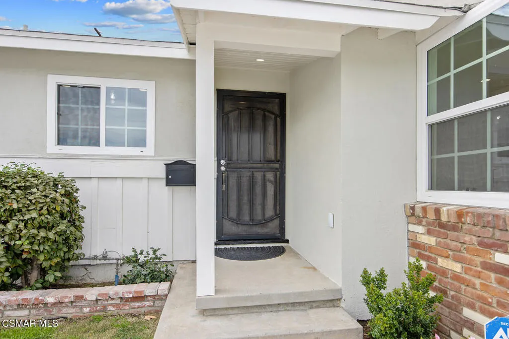 7055 Park Manor Avenue, North Hollywood, California 91605 home-pic-3