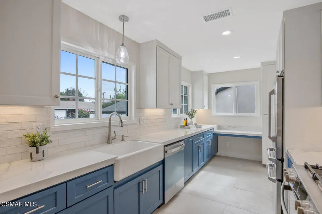 7055 Park Manor Avenue, North Hollywood, California 91605 home-pic-15