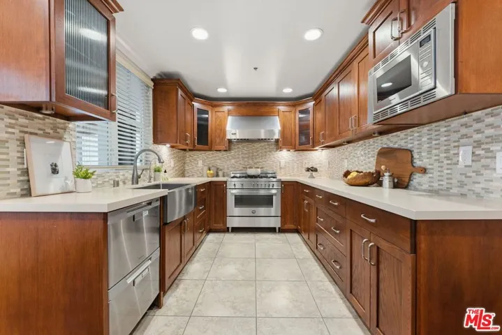 Sparkling Chef's Kitchen
