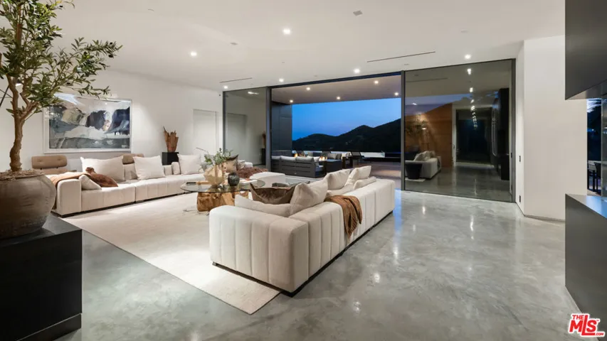 2341 Gloaming Way, Beverly Hills, California 90210