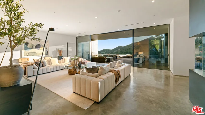 2341 Gloaming Way, Beverly Hills, California 90210