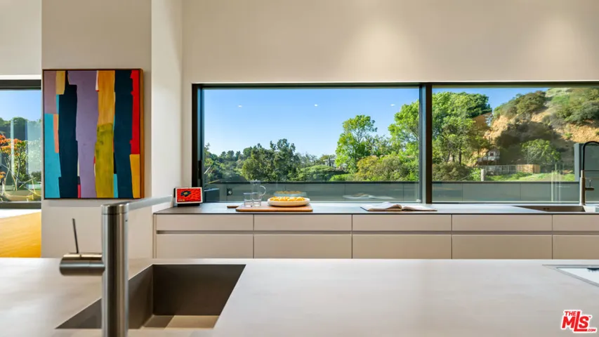2341 Gloaming Way, Beverly Hills, California 90210
