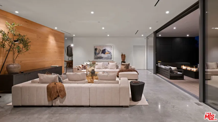 2341 Gloaming Way, Beverly Hills, California 90210