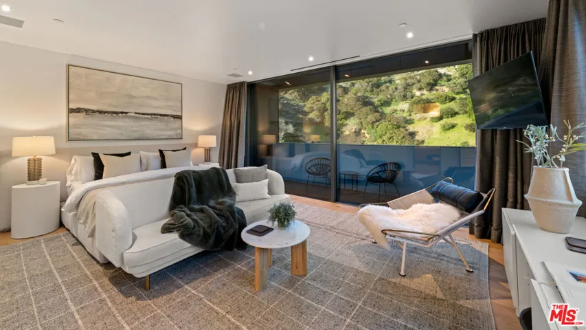2341 Gloaming Way, Beverly Hills, California 90210