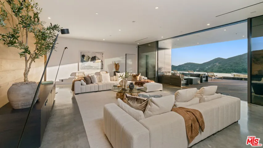 2341 Gloaming Way, Beverly Hills, California 90210