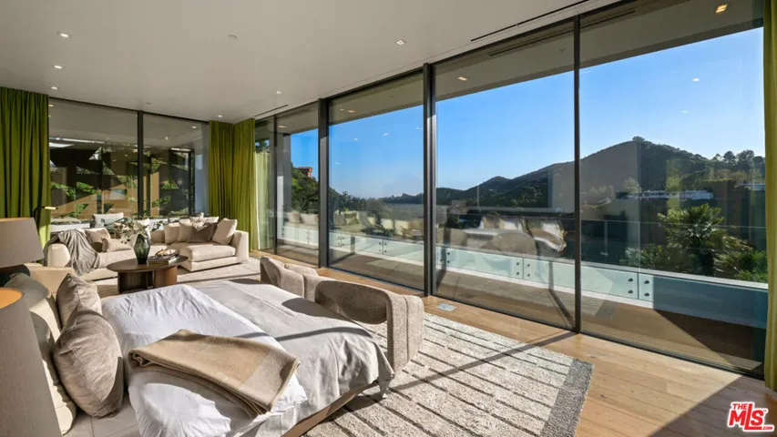 2341 Gloaming Way, Beverly Hills, California 90210